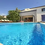 Luxury With Pool Near The , Sea View, Extra Pool Heating Available فيلة *