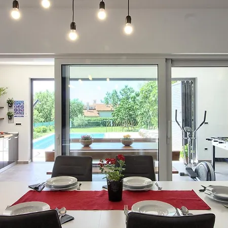 Villa Luxury With Pool Near The , Sea View, Extra Pool Heating Available *