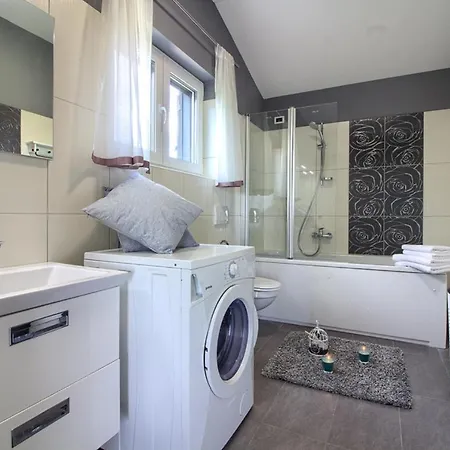 Villa Luxury With Pool Near The , Sea View, Extra Pool Heating Available Medulin