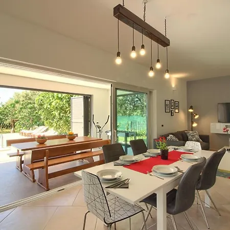 Luxury With Pool Near The , Sea View, Extra Pool Heating Available