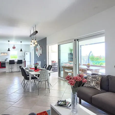 Luxury With Pool Near The , Sea View, Extra Pool Heating Available Villa Medulin