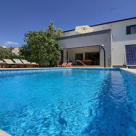 Villa Luxury With Pool Near The , Sea View, Extra Pool Heating Available *