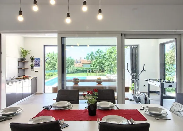 Villa Luxury With Pool Near The , Sea View, Extra Pool Heating Available *