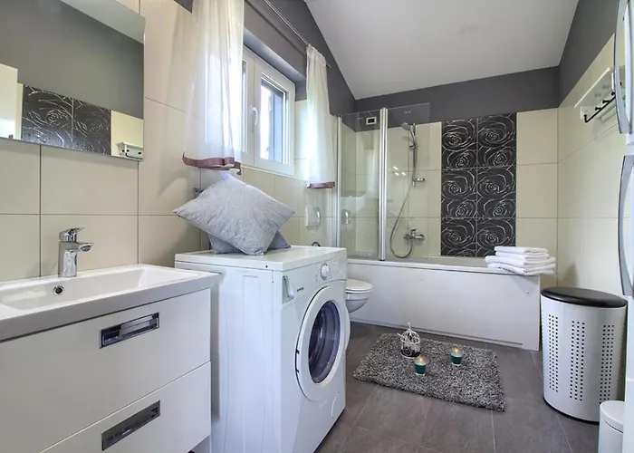 Villa Luxury With Pool Near The , Sea View, Extra Pool Heating Available Medolino