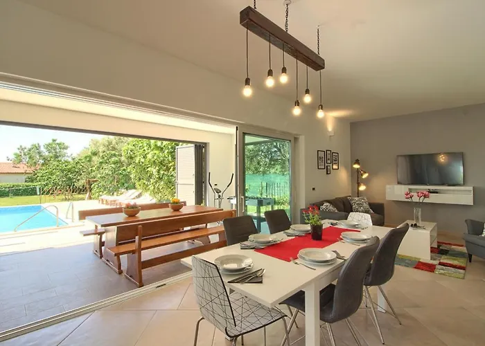 Luxury With Pool Near The , Sea View, Extra Pool Heating Available