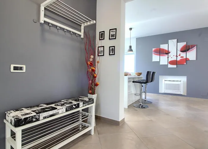 Luxury With Pool Near The , Sea View, Extra Pool Heating Available *