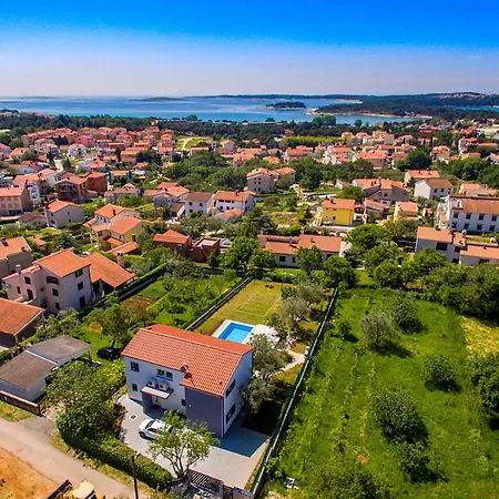 Luxury With Pool Near The , Sea View, Extra Pool Heating Available Willa *