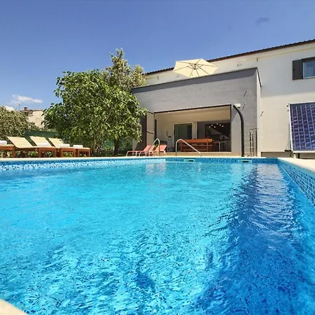 Luxury With Pool Near The , Sea View, Extra Pool Heating Available Willa *