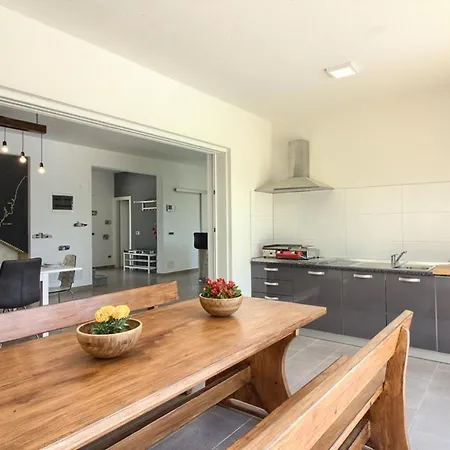 Luxury With Pool Near The , Sea View, Extra Pool Heating Available Willa *