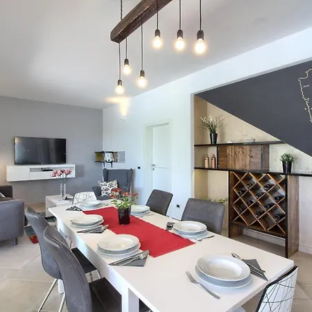 Luxury With Pool Near The , Sea View, Extra Pool Heating Available * Medulin