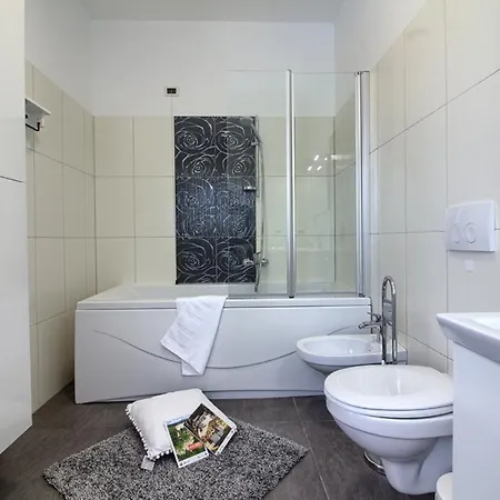 Luxury With Pool Near The , Sea View, Extra Pool Heating Available Willa