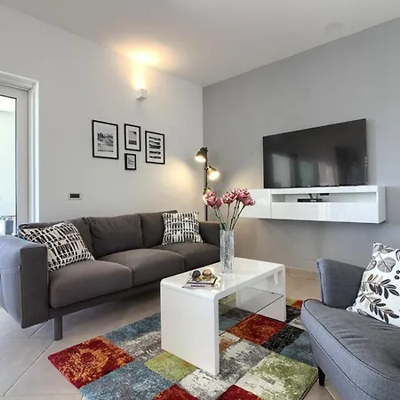 Luxury With Pool Near The , Sea View, Extra Pool Heating Available * Medulin