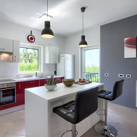 Luxury With Pool Near The , Sea View, Extra Pool Heating Available * Medulin