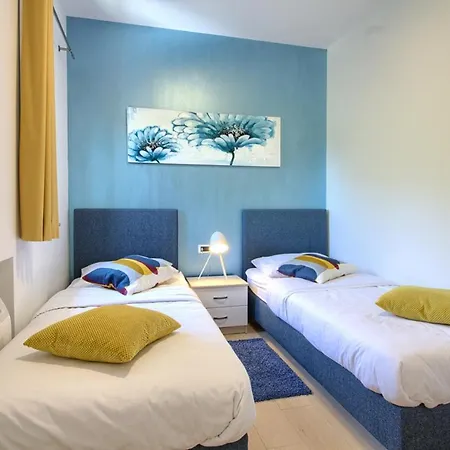 Luxury With Pool Near The , Sea View, Extra Pool Heating Available *