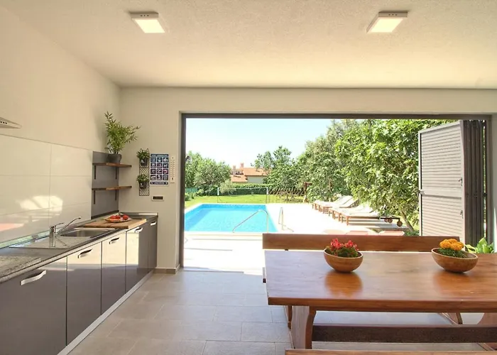 Villa Luxury With Pool Near The , Sea View, Extra Pool Heating Available *