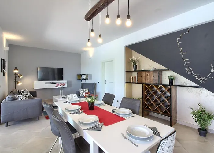 Luxury With Pool Near The , Sea View, Extra Pool Heating Available * Medulin