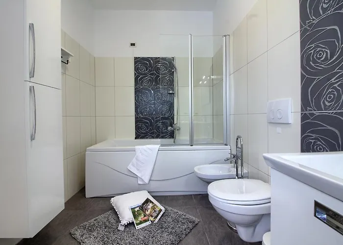 Luxury With Pool Near The , Sea View, Extra Pool Heating Available Villa