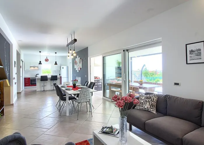 Luxury With Pool Near The , Sea View, Extra Pool Heating Available Villa Medulin