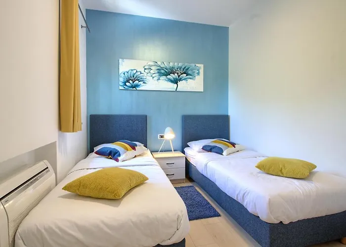 Luxury With Pool Near The , Sea View, Extra Pool Heating Available *