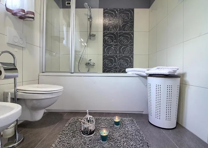 Luxury With Pool Near The , Sea View, Extra Pool Heating Available * 메덜린